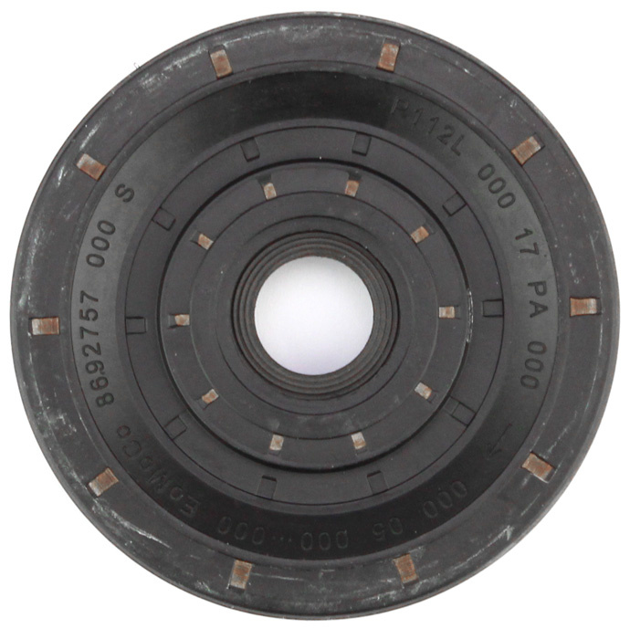 Lip seal engine crankshaft seal