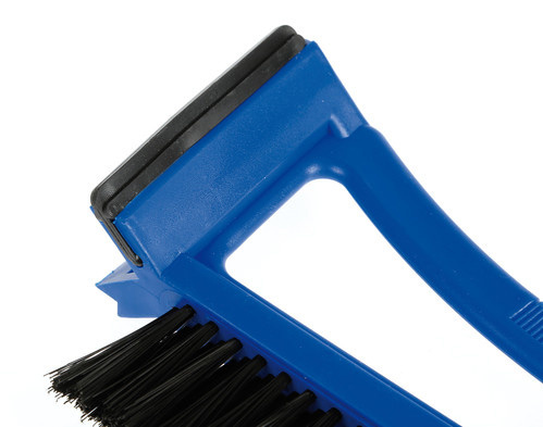 SNOW BRUSH WITH ICE-SCRAPER
