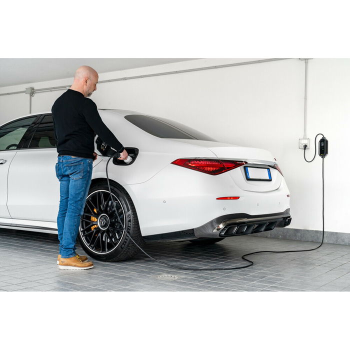 Portable electric vehicle charging station